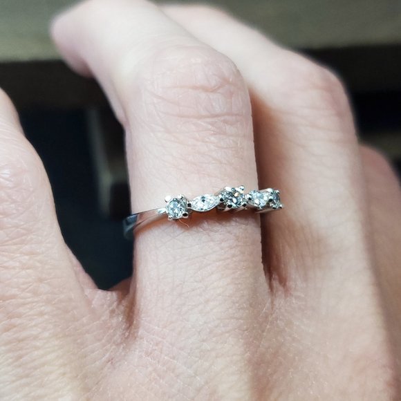 Size 7 925 Sterling Silver Round And Marquise Cubic Zirconia Ring - Picture 3 of 7